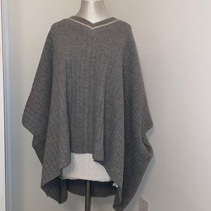 Tristan Grey poncho
